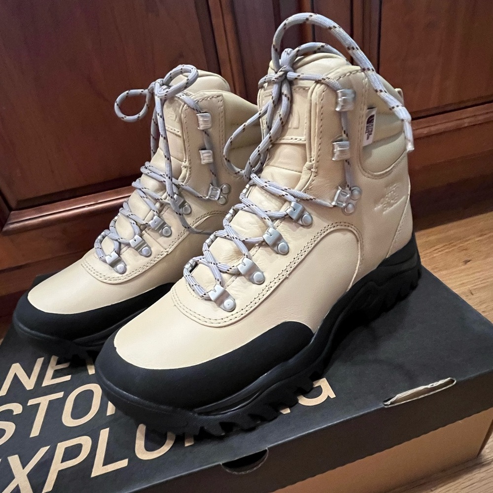 New North Face Women’s Archive Glacier Point Boot